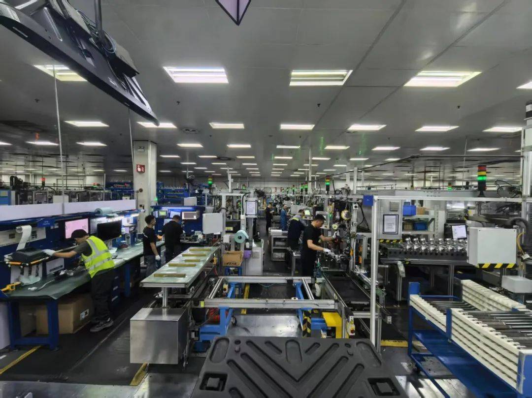 上海嘉定企业节日坚守忙生产，服务保障不打烊